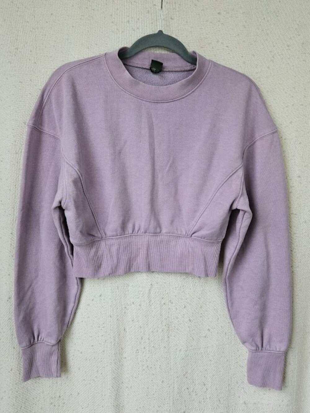 Wild Fable Lilac XS Cropped Purple Lavender Sweatshirt Top Pullover Hoodie Top